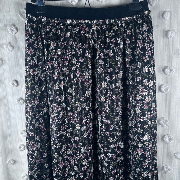 LOFT Women’s Black Floral Midi Skirt Velvet Waistband Size Small - Picture 2 of 10